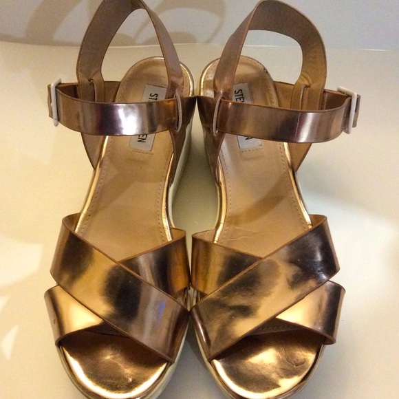 🎉🎉🎉Steve Madden metallic wedge sandals - Picture 6 of 6